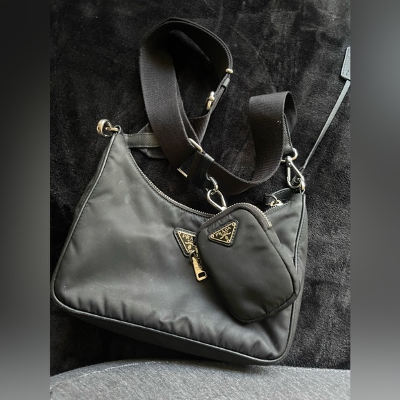 Authentic Prada Re-Edition 2005 - Picture 1 of 5